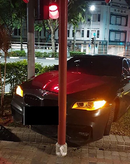 *已签发*柔:狮城二三事:4个月内涉2车祸 司机两度弃车逃终落网
