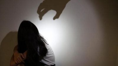 半年内两度性侵14岁继女  59岁男子认罪待判