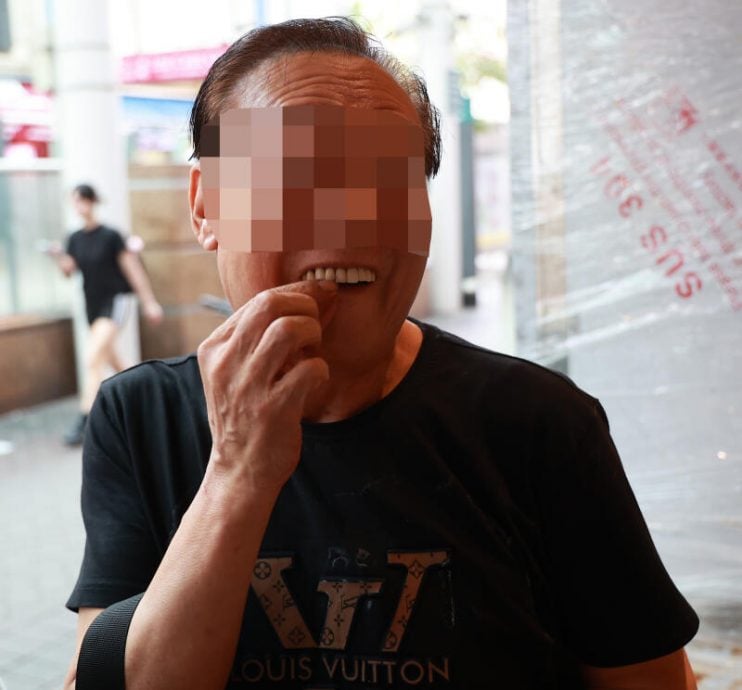*已签发*柔:狮城二三事:吃火锅两截筷松脱 狮城阿叔牙齿松大出血