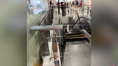 手扶梯顶端阶梯突爆裂凸起   妇女抱婴上楼险象环生