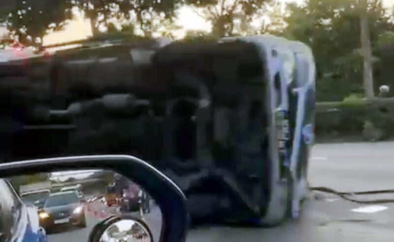 *已签发**柔:狮城二三事:新加坡CTE车祸 罗厘侧翻酿大塞车
