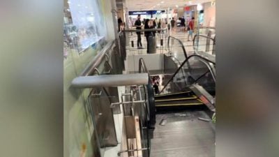 港湾中心电动扶梯突爆裂   “婴儿车轮卡阶梯所致”