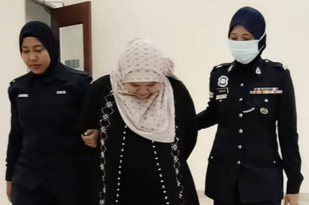 **已签发**柔:自愿当钱骡 女书记认罪被罚1万令吉