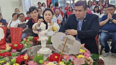 銮万福佛学院今举行浴佛法会   累计近千信众参与