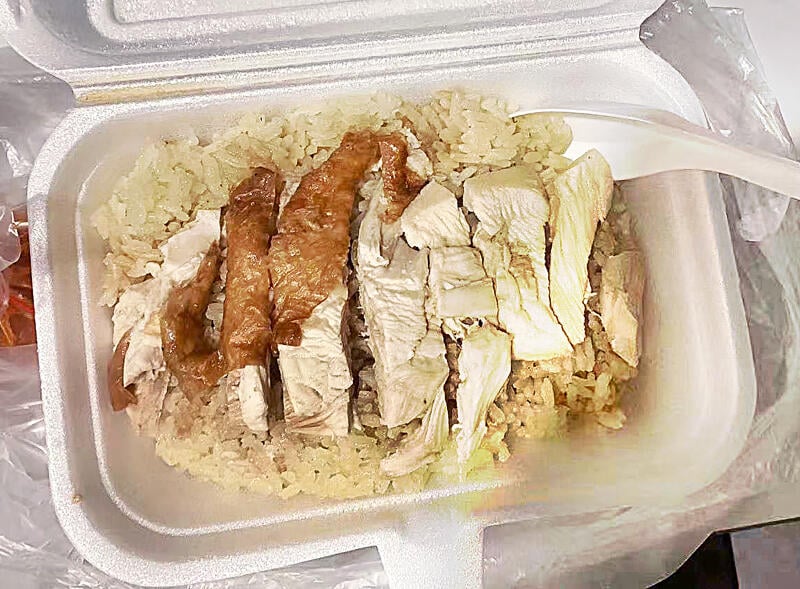 已签发:柔:狮城二三事:鸡饭一盘仅1块9 一天可卖500盘