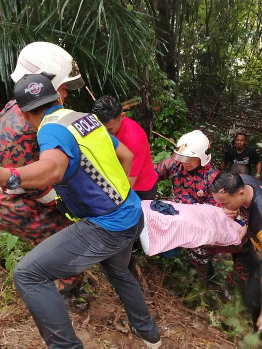 巴力摩托车轿车碰撞 男骑士坠沟重伤