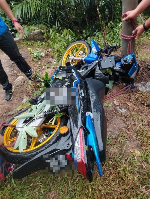 巴力摩托车轿车碰撞 男骑士坠沟重伤