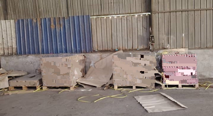 平安村货仓藏10万私酒 水警和警方突击捕2男