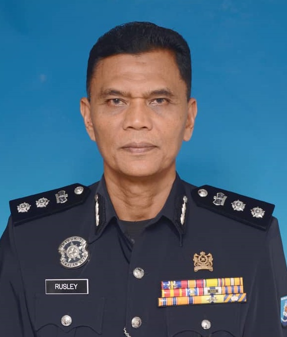 平安村货仓藏10万私酒 水警和警方突击捕2男