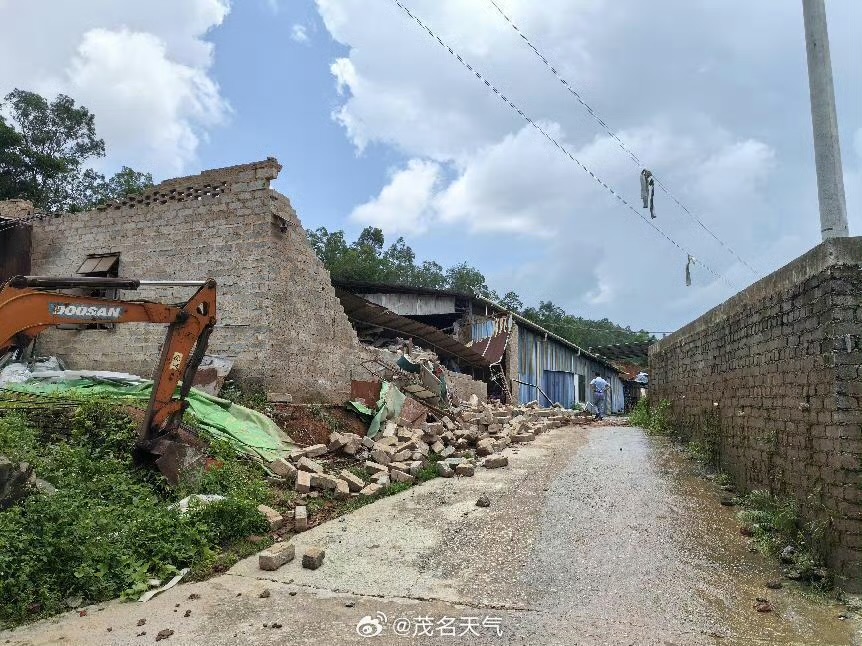 广东茂名现龙卷风厂房受损　 北方多地地面温度超70摄氏度