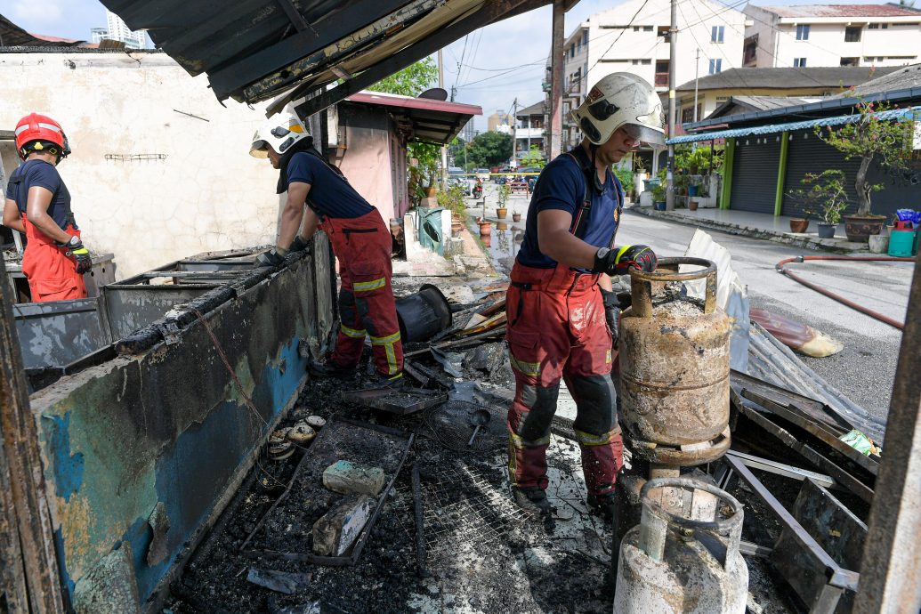 店铺和民宅还有摩托车烧毁·无人伤亡
