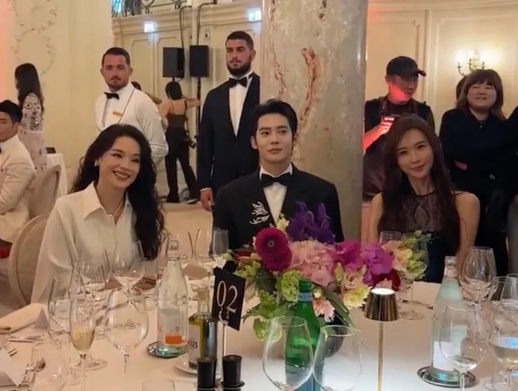 康城影展｜舒淇林志玲餐桌同框 于适夹双女神中间吃饭