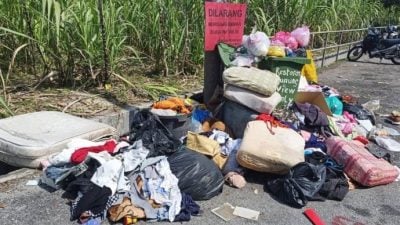 开32张罚单 铲平又堆  怡执法员垃圾虫“拉锯战”