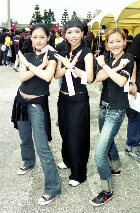 张惠妹忍泪唱《身后》 向大S喊话:我很想你