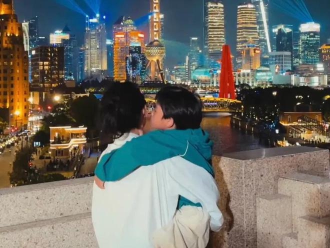 张柏芝晒儿子生活照 网叹：一个比一个像男团C位