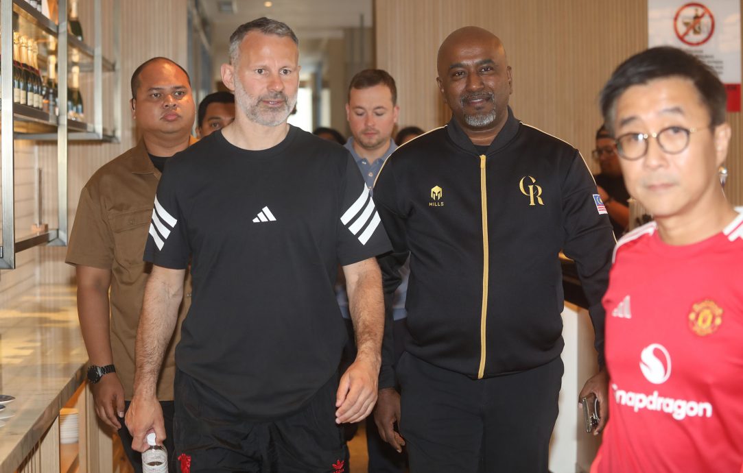 当年来马三冠王如今保级队  吉格斯：曼联迷的支持极重要