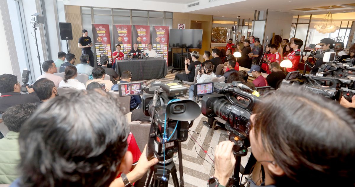 当年来马三冠王如今保级队  吉格斯：曼联迷的支持极重要