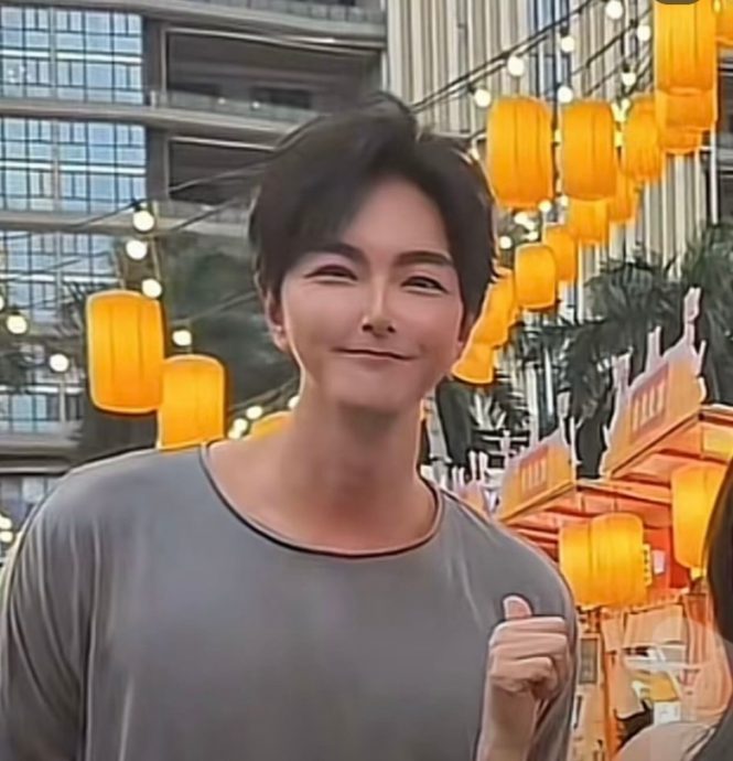 当新手爸爸​面容憔悴　萧正楠被P成外星人