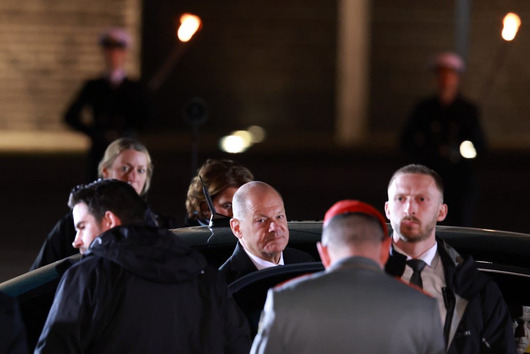  德国总理交棒  肖尔茨：任此职是“一生的荣耀”