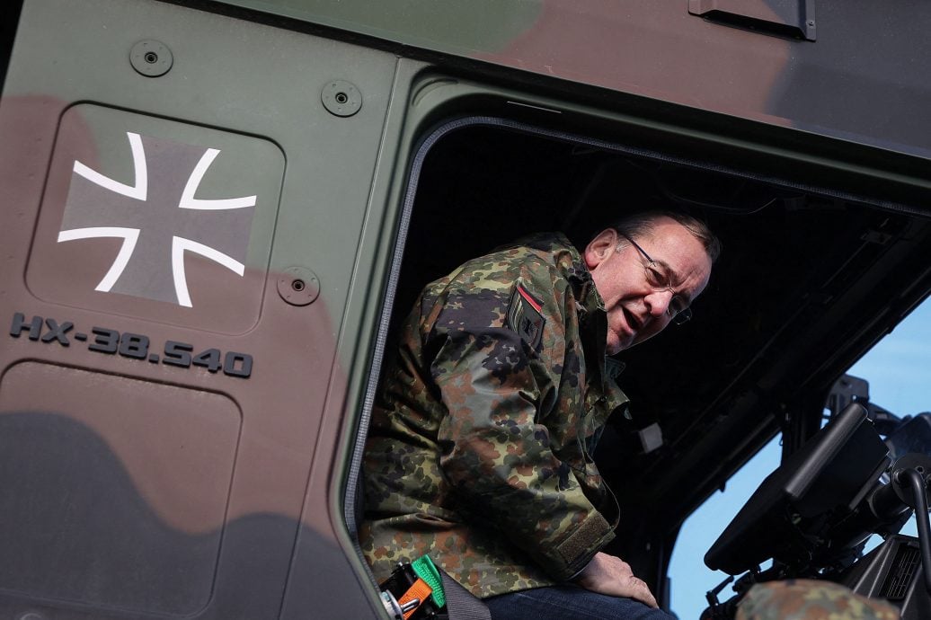 德国新联合政府明天上台 防长皮斯托里奥斯留任