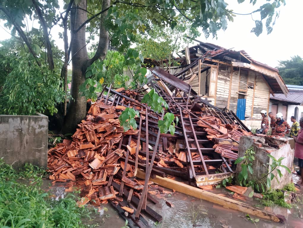 怡暴风雨吹倒废弃屋围墙 5人被压中4人伤