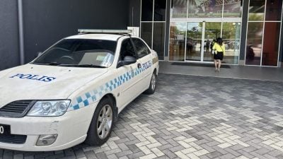 怡购物中心一金店 遭2蒙面匪持械打劫