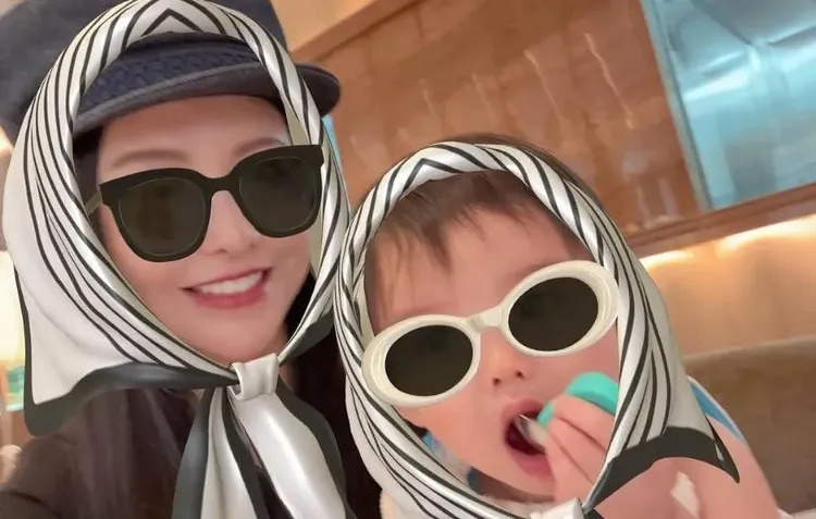 恺乐一家三口确诊冠病 儿子发烧哭闹惹心疼