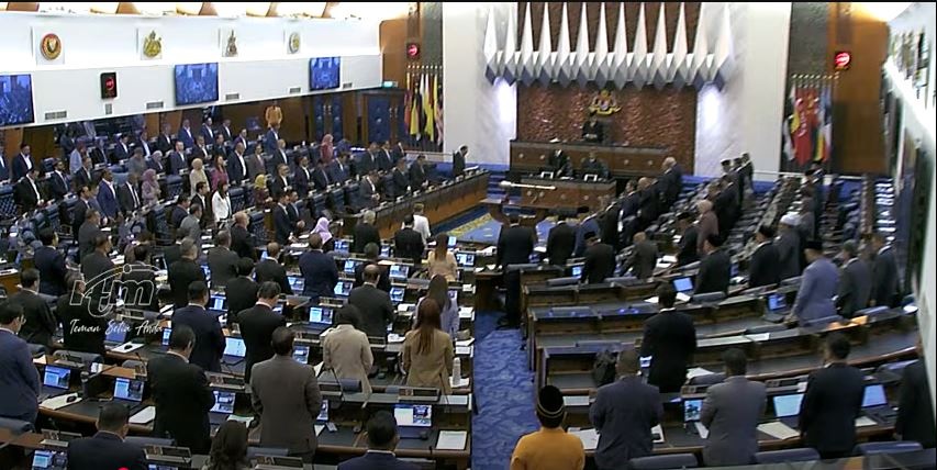 悼念第5任首相阿都拉 下议院默哀1分钟