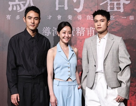 惊爆钻戒照“不是我的手” 谢欣颖亲证没分手王柏杰