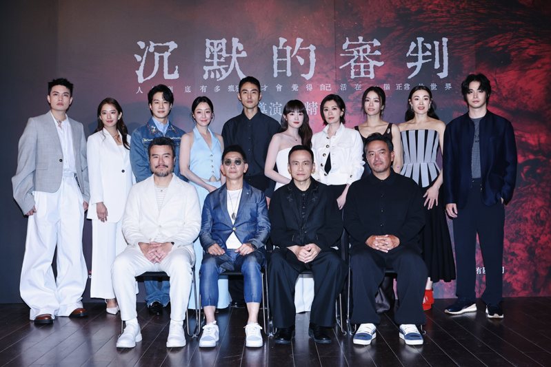 惊爆钻戒照“不是我的手” 谢欣颖亲证没分手王柏杰