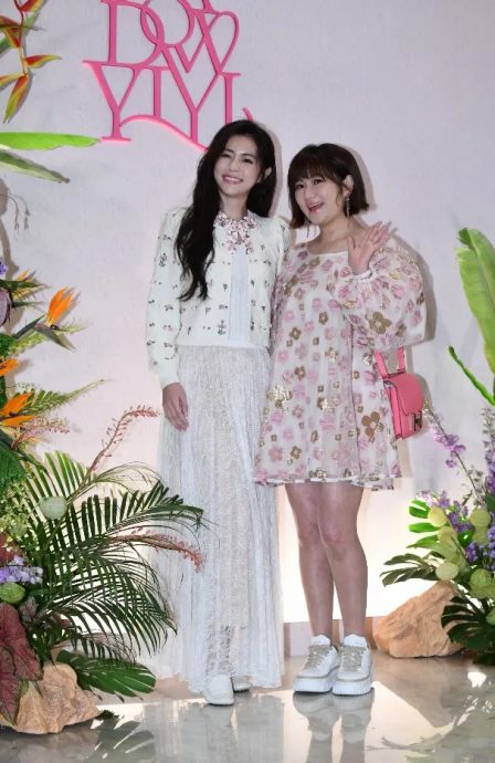 感动参加纳豆婚礼 Selina自曝“化妆就在哭”