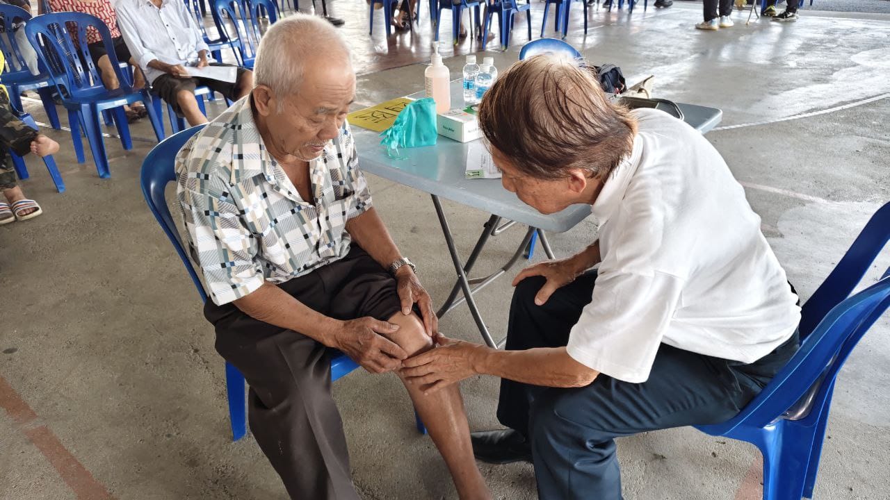 慈济人医会与志工组医疗团队到巴登古鲁新村义诊