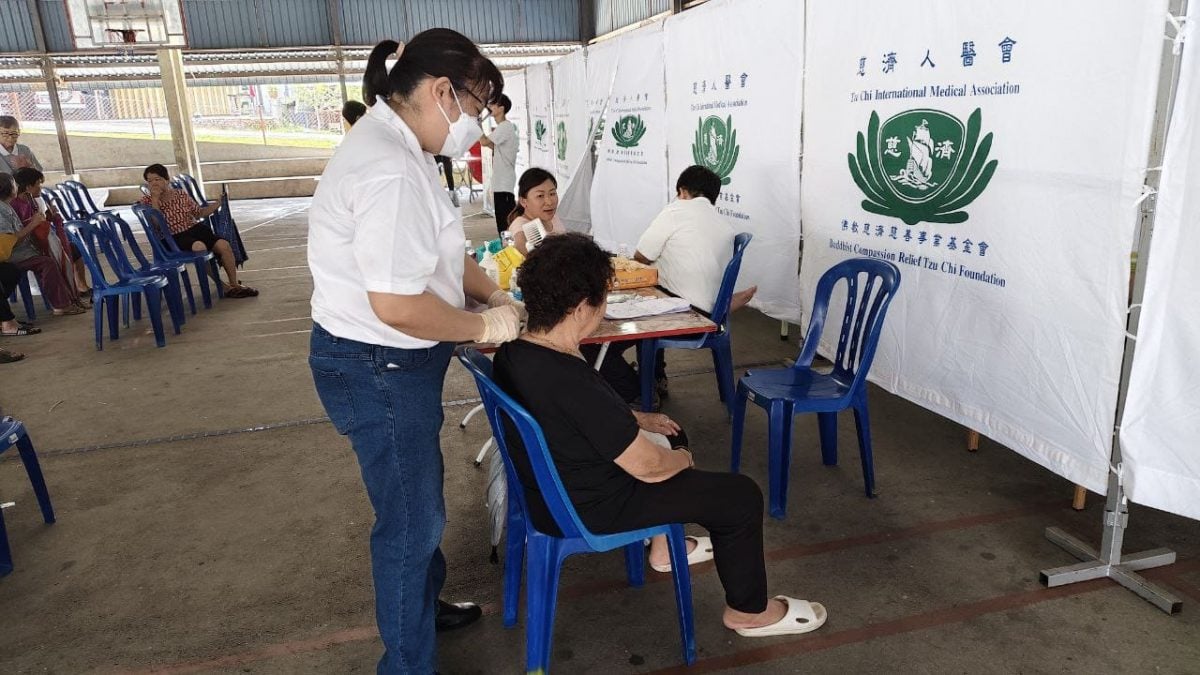 慈济人医会与志工组医疗团队到巴登古鲁新村义诊