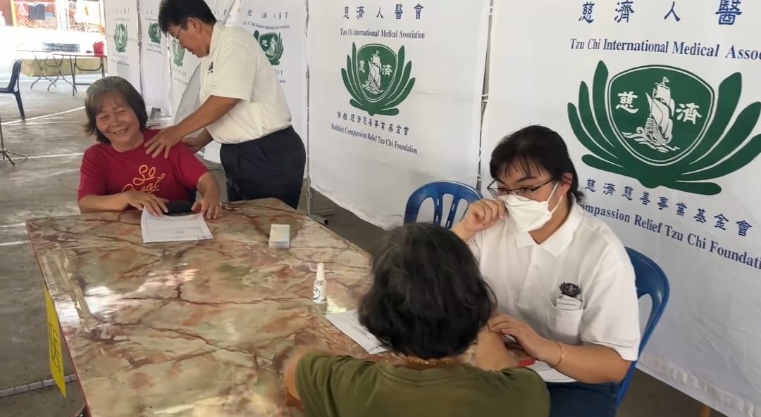 慈济人医会与志工组医疗团队到巴登古鲁新村义诊