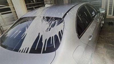 房产经理车遭泼漆  警追查可疑男子