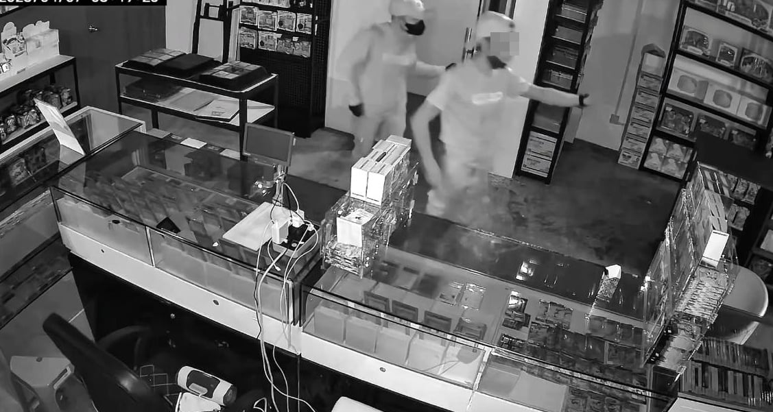 手机店遭2男爆窃 损失6万令吉