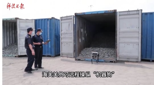 拚图两图）广州海关自制辐射探测机械狗  从事高危工作
