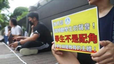 台拟管校园手机使用 学生静坐抗议