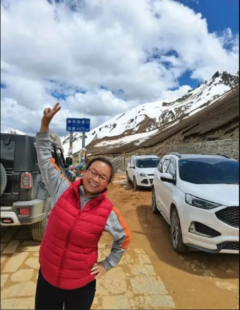 拚盘)60岁“自驾游阿姨”出走到了康城：希望越来越多的普通人被看见 