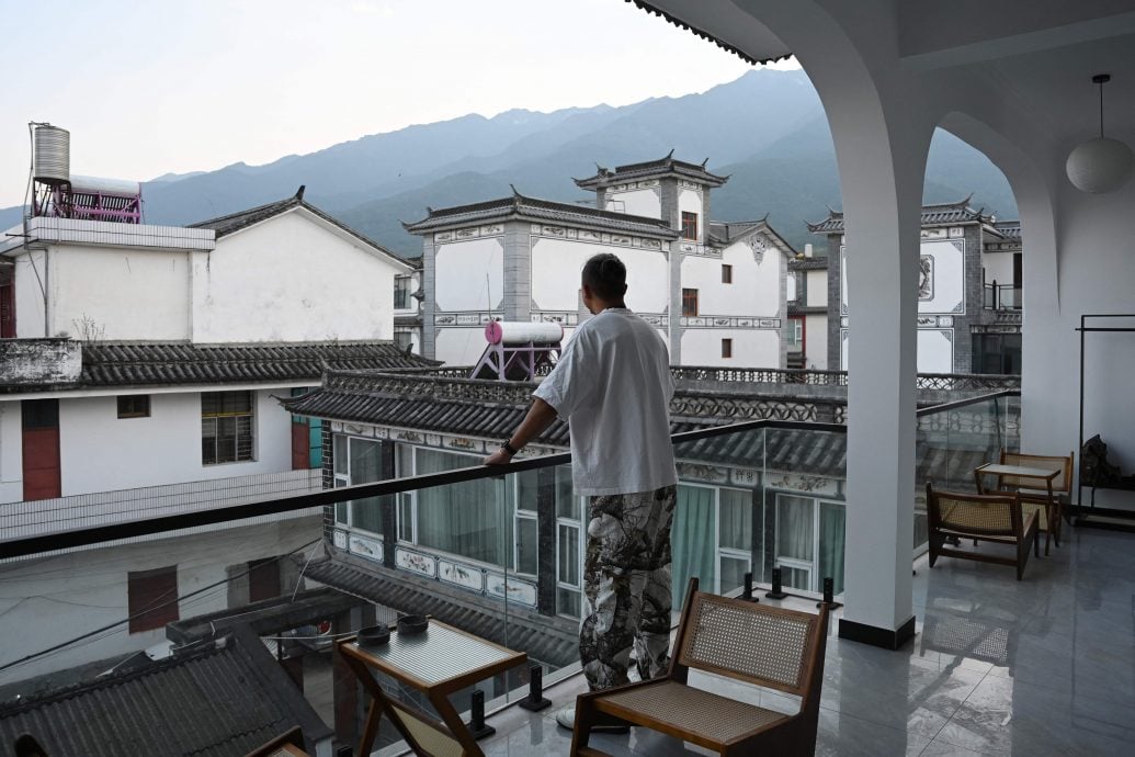 拼盘 未签 中年轻人厌倦内倦 选择青年养老院“躺平摆烂”