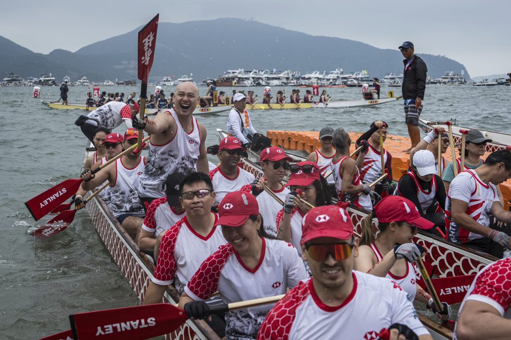拼盘 香港赤柱国际龙舟锦标赛 天色阴沉无碍乘风破浪	