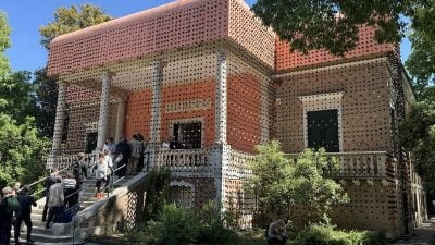 威尼斯建筑展各国创意比拼 门廊 灭火器壁龛亮相