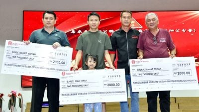 怡保泗公筹基金晚宴  拨6000分捐3华小