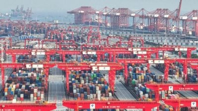 掀抢订舱订柜潮  业内人士：对美海运“爆舱”