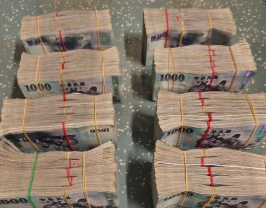 搭台铁忘记带下车 石材商遗留56万失而复得