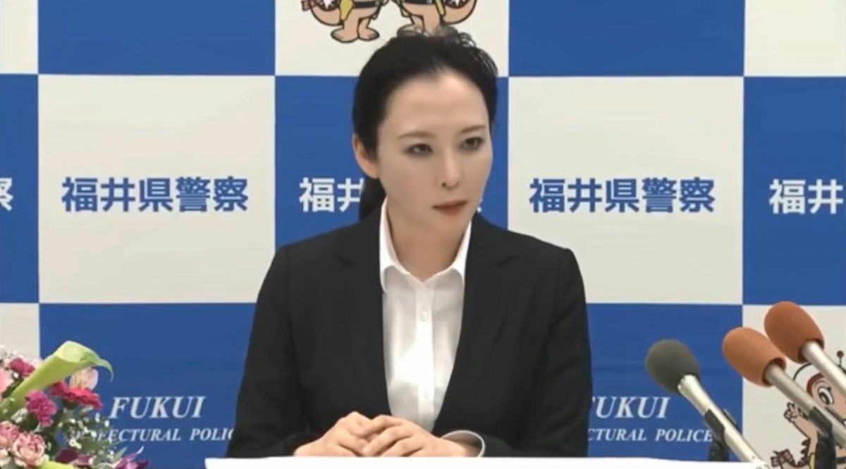 撞脸“这女星”？ 日本“仙女级警察本部长”引热议