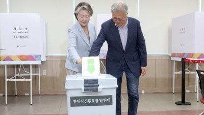 文在寅完成提前投票：以压倒性力量审判内乱势力