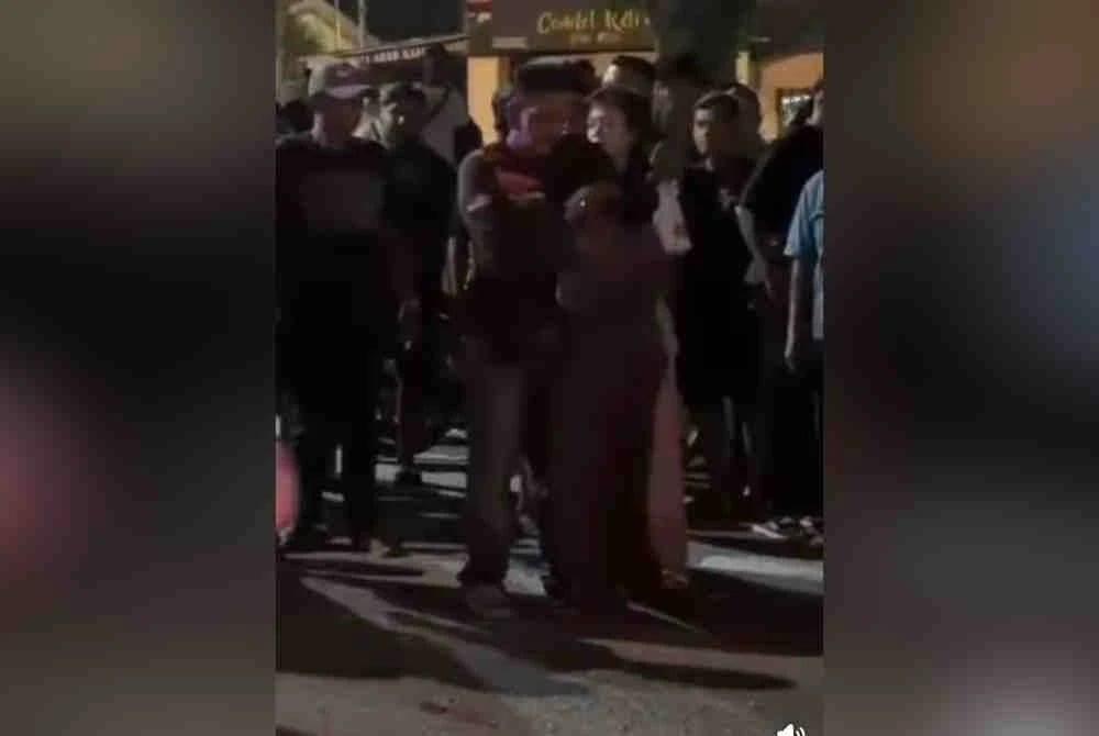 新那旺再发生疑闯红灯致命车祸 摩托骑士遭客货车撞毙