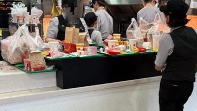 日本麦当劳爆“吉伊卡哇之乱”顾客只拿玩具乱丢大堆食物