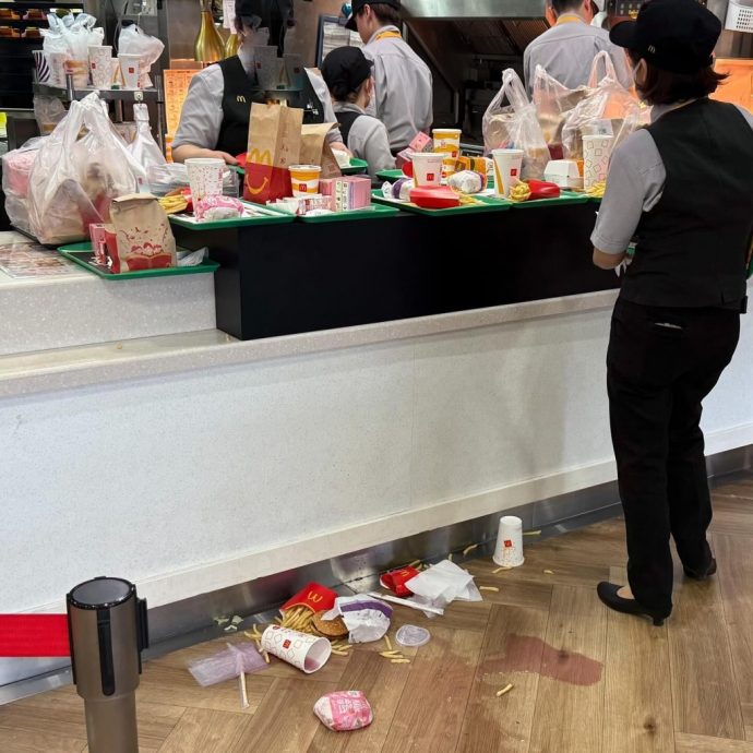 日本麦当劳爆“吉伊卡哇之乱”顾客只拿玩具乱丢大堆食物
